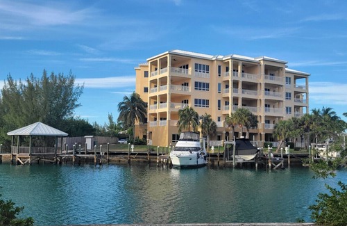 Bahamia West Copropriété | 5 Min Walk to a Beach Paradise