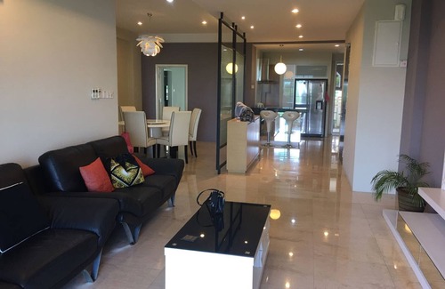 Tanjung Bungah Copropriété | 5 mins to batu ferringhi beach family condo with great view