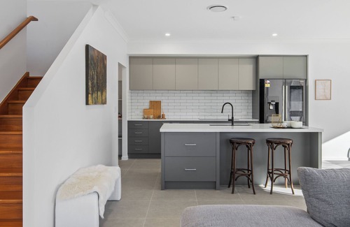 Calamvale Maison | 5 Mins to the shopping centre - Family size with extra living area in Calamvale