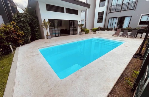 Alajuela Copropriété | 5 minutes from Airport | Transfer ($) | Pool | Gym | Full condo