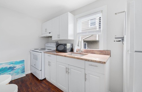 Narragansett Appartement | 5 Minute Stroll to the Beach - Charming 3-bedroom in Narragansett with AC