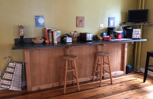 Frostburg Appartement | 5 minute walk to downtown. Cozy family sized home with everything you need.