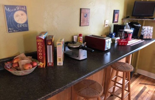 Frostburg Appartement | 5 minute walk to downtown. Cozy family sized home with everything you need.