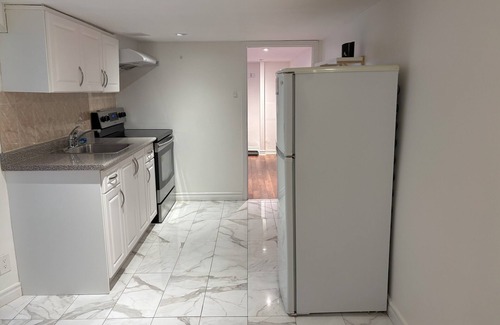Riverdale Appartement | 5 minutes away from a nearest subway station (Pape) in Toronto