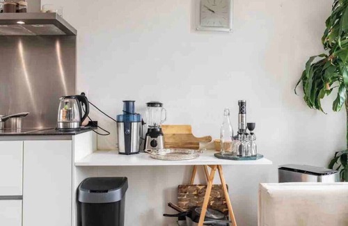 Van der Pekbuurt Appartement | 5 minutes from Central Station! Spacious and bright family apartment with roof terrace.