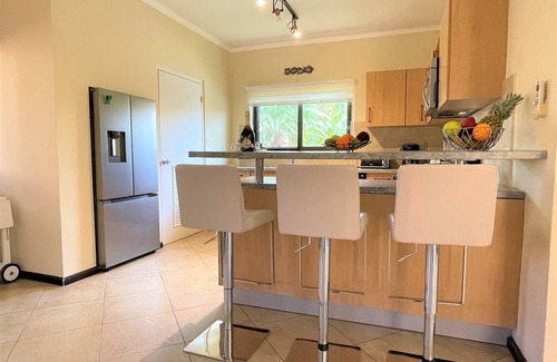 Esmeralda Villa | 5 Minutes to Beaches, 3 BDR Private Villa, Sleeps 8 with Private Pool