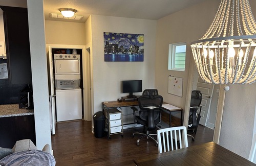 Parker Lane Maison | 5 minutes to downtown, 10 min to airport. Perfect for couple's retreat
