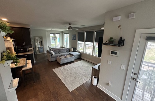 Parker Lane Maison | 5 minutes to downtown, 10 min to airport. Perfect for couple's retreat