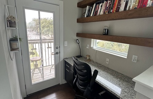Parker Lane Maison | 5 minutes to downtown, 10 min to airport. Perfect for couple's retreat