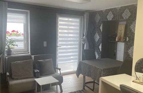Feyen-Weismark Appartement | 5 minutes to the Moselle, bus stop right outside the front door to the center.