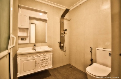 Yatinuwara Maison | 5 minutes to the Royal Botanical Gardens! King sized Bed & KTV room