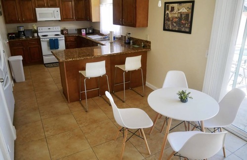 Whitney Maison | 5 minutes to the Strip! Family Style home with Pool & More
