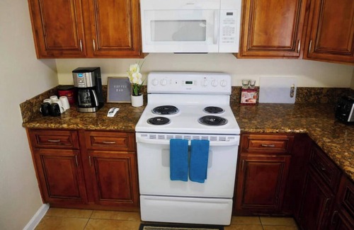 Whitney Maison | 5 minutes to the Strip! Family Style home with Pool & More