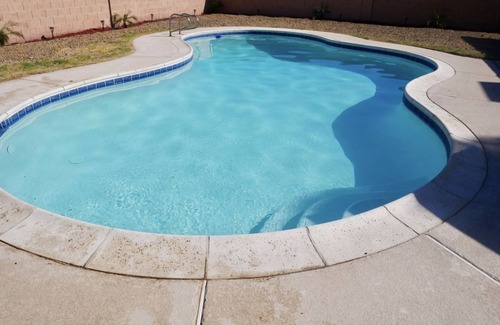 Whitney Maison | 5 minutes to the Strip! Family Style home with Pool & More