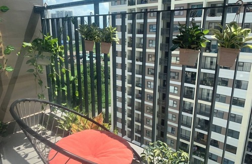 District 9 Appartement | 5 minutes to the theme grand park. Pool view, spacious living room