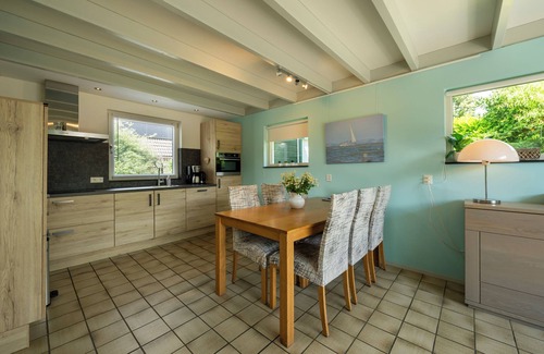 Wolphaartsdijk Maison | 5 Minutes' walk from the beach on Lake Veere, child-friendly and a nice garden