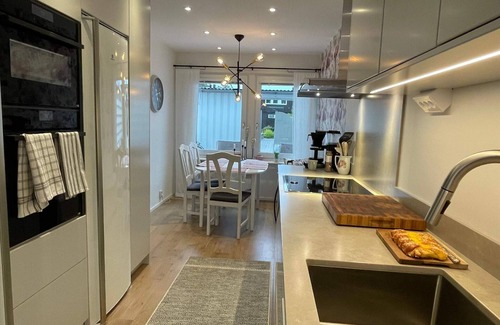 Vastra Frolunda Maison | 5 person holiday home in VÄSTRA FRÖLUNDA