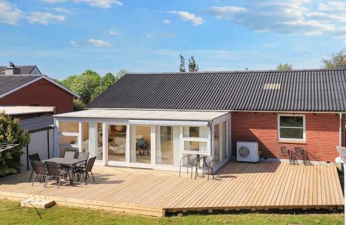 Aalbaek Maison | 5 person holiday home in Ålbæk