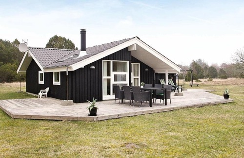 Aalbaek Maison | 5 person holiday home in lb k