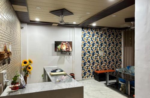 Sarnath Maison | 5 PETALS
