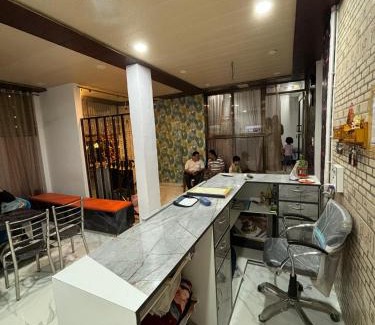 Sarnath Maison | 5 PETALS