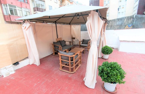 Collblanc y La Torrassa Appartement | (5) PRIVATE INDIVIDUAL BEDROOM WITH 200 M2 SUNNY TERRACE