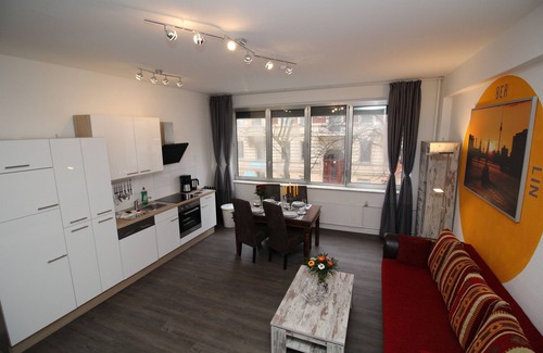 Tempelhof Appartement | 5 chambres, jusqu'à 11 personnes, un mobilier luxueux, « Iris5 »