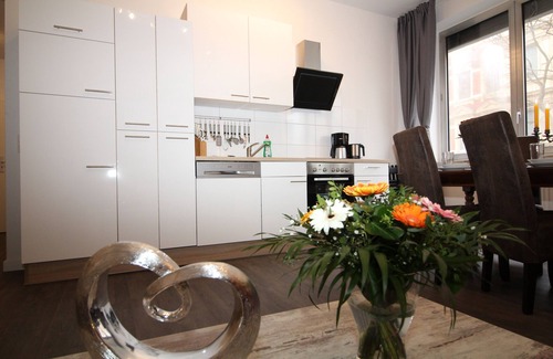 Tempelhof Appartement | 5 chambres, jusqu'à 11 personnes, un mobilier luxueux, « Iris5 »