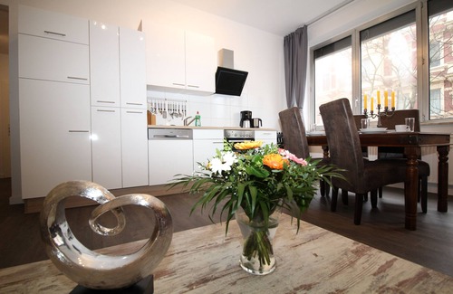 Tempelhof Appartement | 5 chambres, jusqu'à 11 personnes, un mobilier luxueux, « Iris5 »