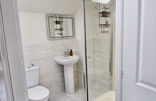 Doncaster Maison | 5 Star Luxury Small Cosy House with Lake View