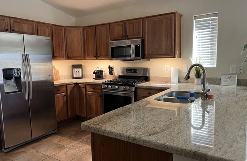 San Tan Valley Maison | 5 Star~Heated Pool~SpaHotTub~New furniture~EVplug~Relaxing Oasis Desert Retreat!