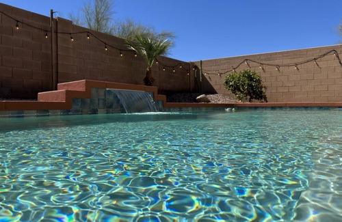 San Tan Valley Maison | 5 Star~Heated Pool~SpaHotTub~New furniture~EVplug~Relaxing Oasis Desert Retreat!