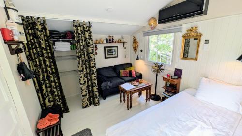 Ingaro Lit Et Petit-Déjeuner | 5-star homestay for 2 with breakfast, hot-tub, aircon and bikes