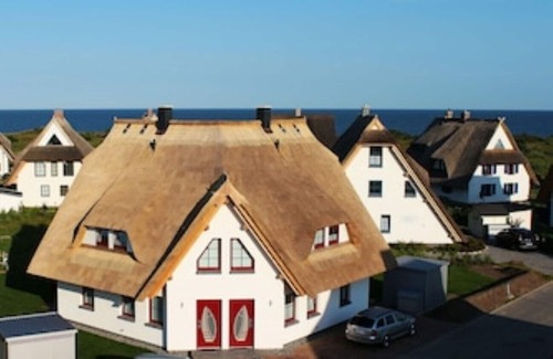 Dranske Copropriété | 5 star hotel according to DTV - pure luxury, only 200m from the beach - WLAN free of charge
