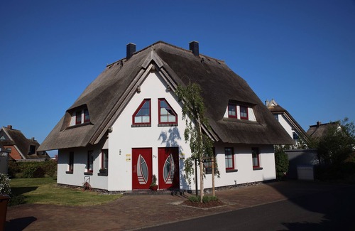 Dranske Copropriété | 5 star hotel according to DTV - pure luxury, only 200m from the beach - WLAN free of charge