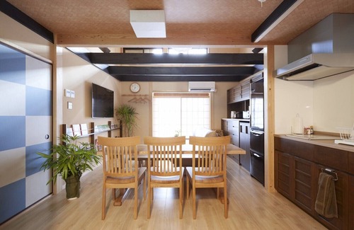 Nakagyo Ward Maison | maison de ville japonaise de luxe près de la ville de Nijo (3 chambres à coucher et 2 salles de bain)