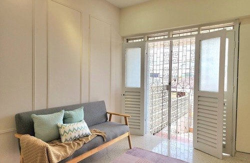 Petaling Jaya Maison | 5 Star Landed Home Petaling Jaya Seksyen 17, 4-bedroom house with AC and WiFi