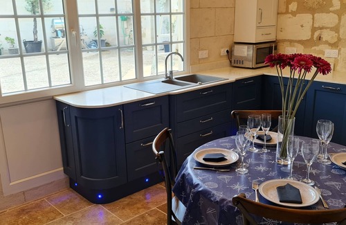 Villegouge Cottage | Gîte de luxe cinq étoiles Dom Peyreton 5* avec piscine chauffée et privée.
