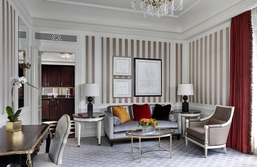 Central Park South Appartement | 5 Star Midtown suite sleeps 4. 1b/2 full bath ultra deluxe incl dining, fitness