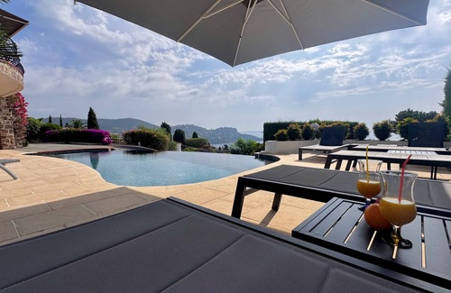 Espero-Pax Villa | Villa classée 5 étoiles. Climatisée. Sécurisée. Vue mer exceptionnelle, Piscine