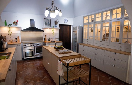 Vimieiro Villa | 5 Star Villa 7 Bedrooms + pool 21 guests + Events Barn + 2.5 hect near Évora