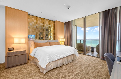 Bal Harbour Hôtel | 5 Étoiles ★★★★★ St Regis Ocean Front Suite 1478 Sq Ft vivant plus 2 grands balcons