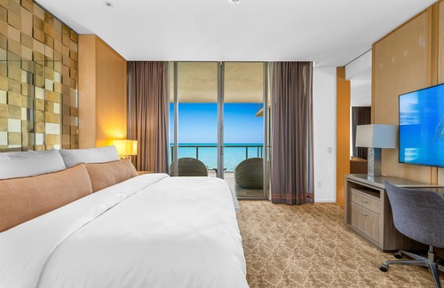 Bal Harbour Hôtel | 5 Étoiles ★★★★★ St Regis Ocean Front Suite 1478 Sq Ft vivant plus 2 grands balcons