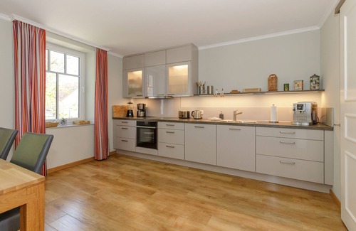 Alt Gaarz Appartement | 5-sterne- Luxuswohnung mit Infrarotkabine und Privatem Strandkorb