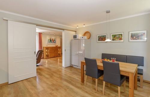 Alt Gaarz Appartement | 5-sterne- Luxuswohnung mit Infrarotkabine und Privatem Strandkorb