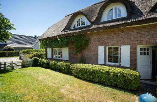 Pantow Maison | 5 Sterne Reetdachhaus Wildröschen