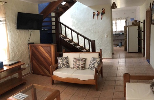 Maresias Maison | Maison avec 5 suites près de la plage, piscine, terrain de volley, salle de jeux