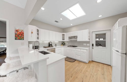 Boerne Maison | Texas Hill Country Home, walk to restaurants- close to Fredricksburg wineries