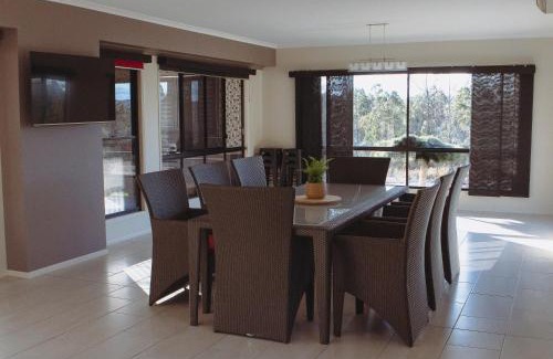 Stanthorpe Maison | 50 HALE HAVEN