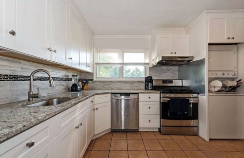 Deer Park Appartement | 50% off 4bedrooms+2baths+living rooms+kitchen+dinning room+family room+ backyard